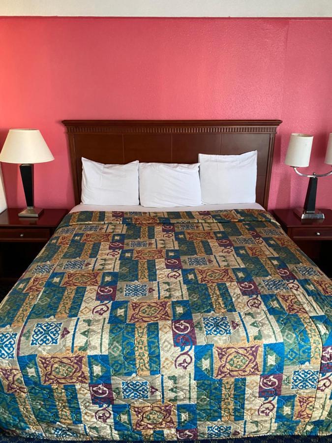 Travel Inn Petersburg Ngoại thất bức ảnh