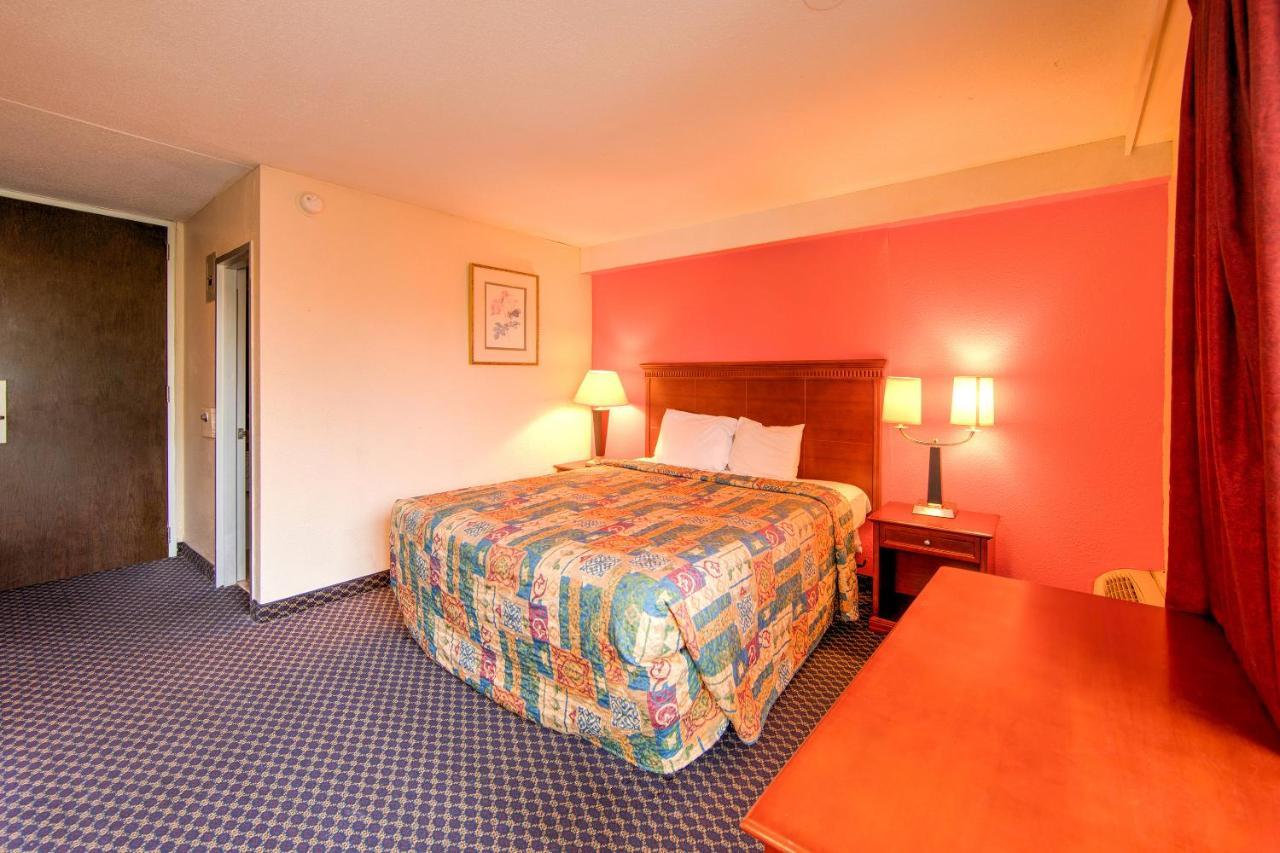 Travel Inn Petersburg Ngoại thất bức ảnh
