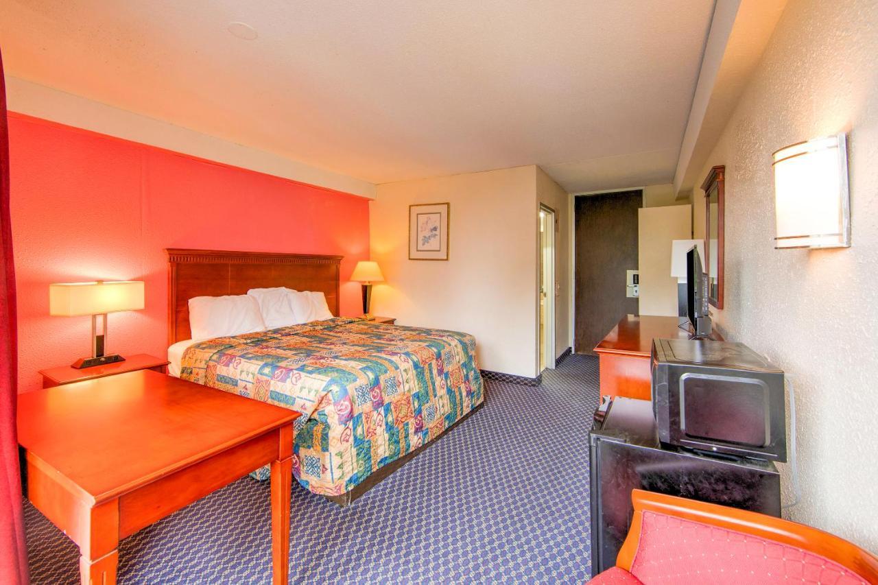 Travel Inn Petersburg Ngoại thất bức ảnh