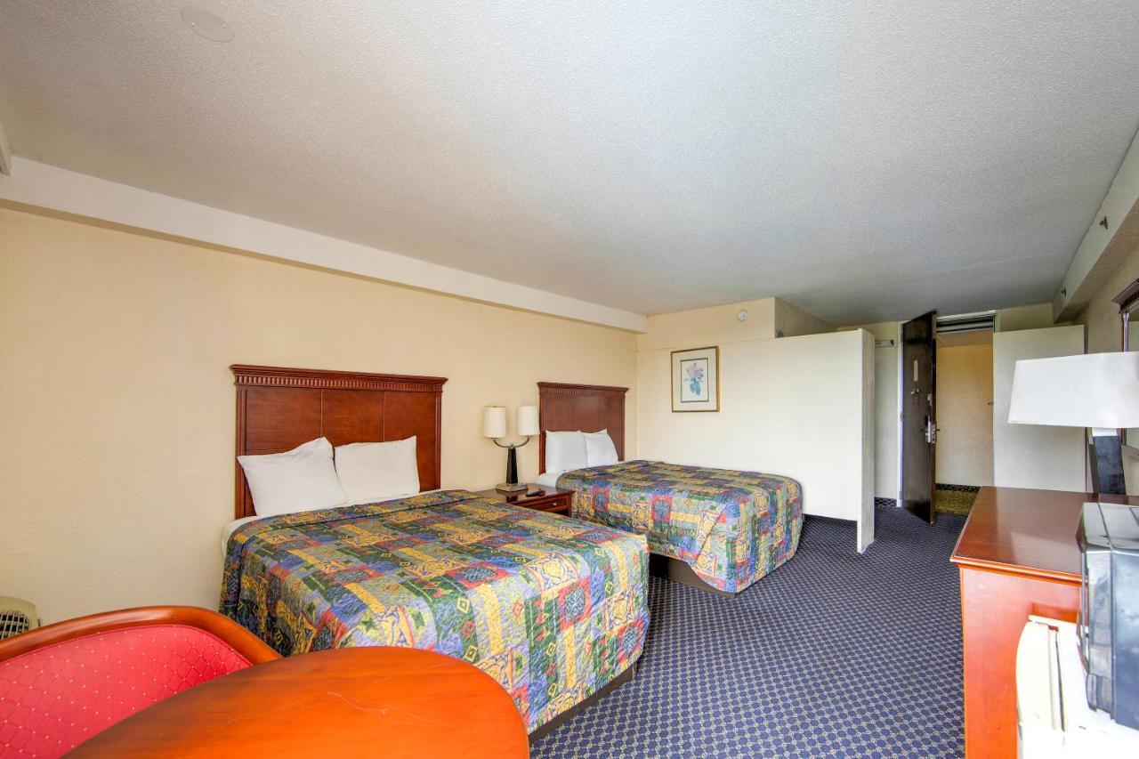 Travel Inn Petersburg Ngoại thất bức ảnh